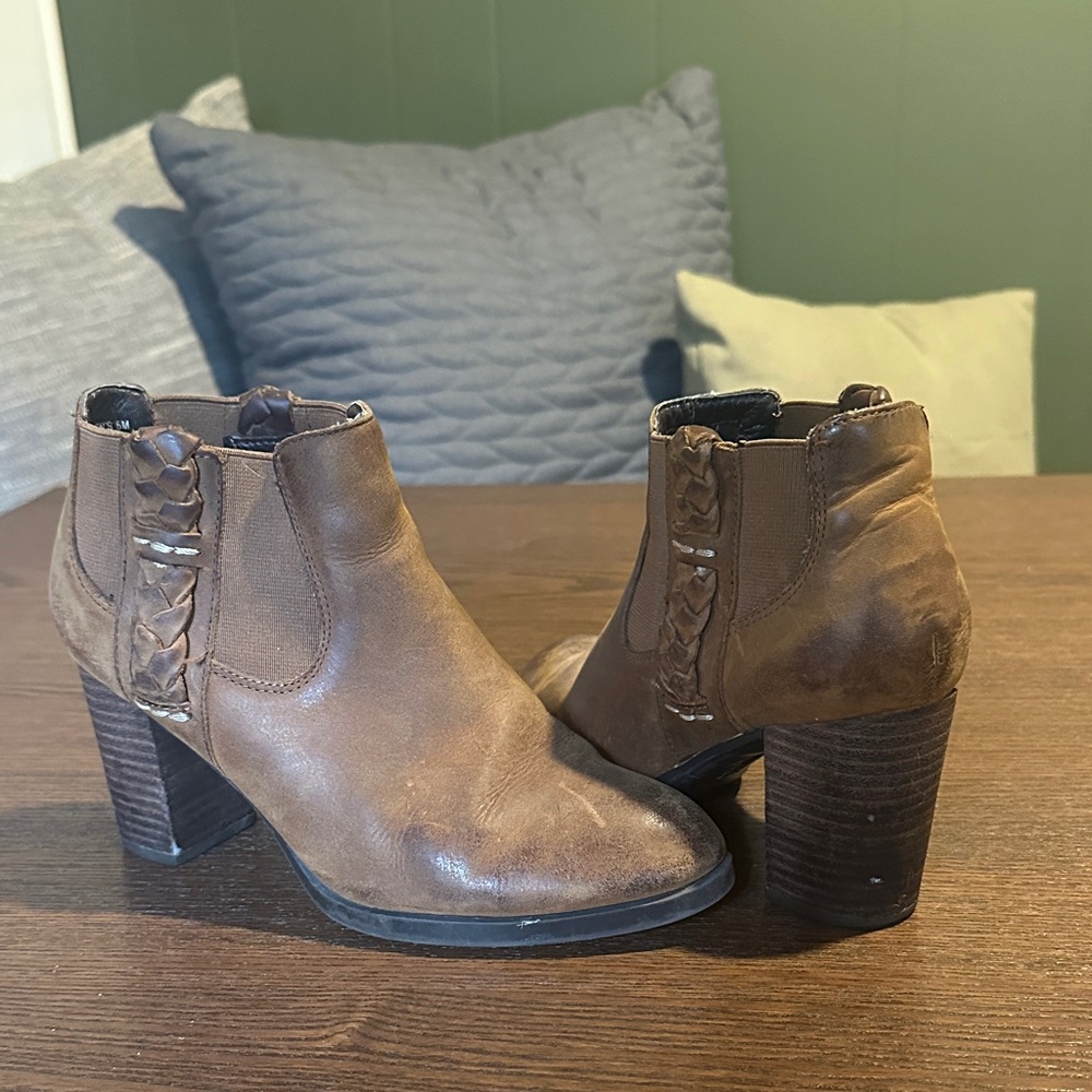Sperry Tan Leather Ankle Booties